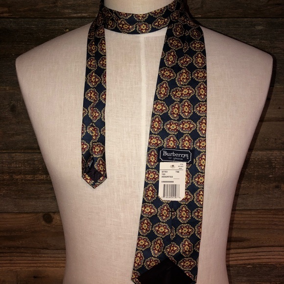 Burberry of London Patterned SilK Men’s Necktie - Picture 5 of 6